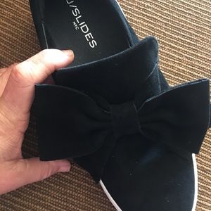 NWOT Jslides black suede tennis shoes🌺